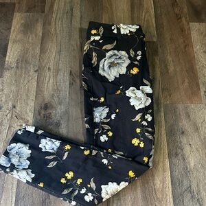 Old Navy Pixie Size 4 Floral Black Pants